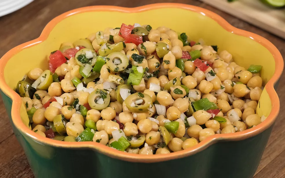 Salada de grão-de-bico simples