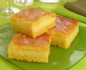 BOLO DE FUBÁ COM QUEIJO