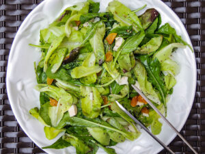 SALADA VERDE COM DAMASCO, CHIA E GERGELIM