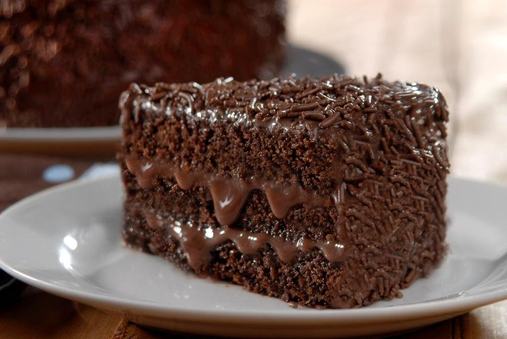 bolo de chocalate com cobertura cremosa