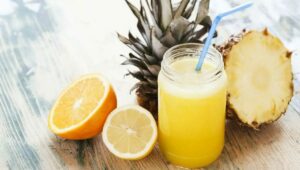 Suco antioxidante de laranja com abacaxi