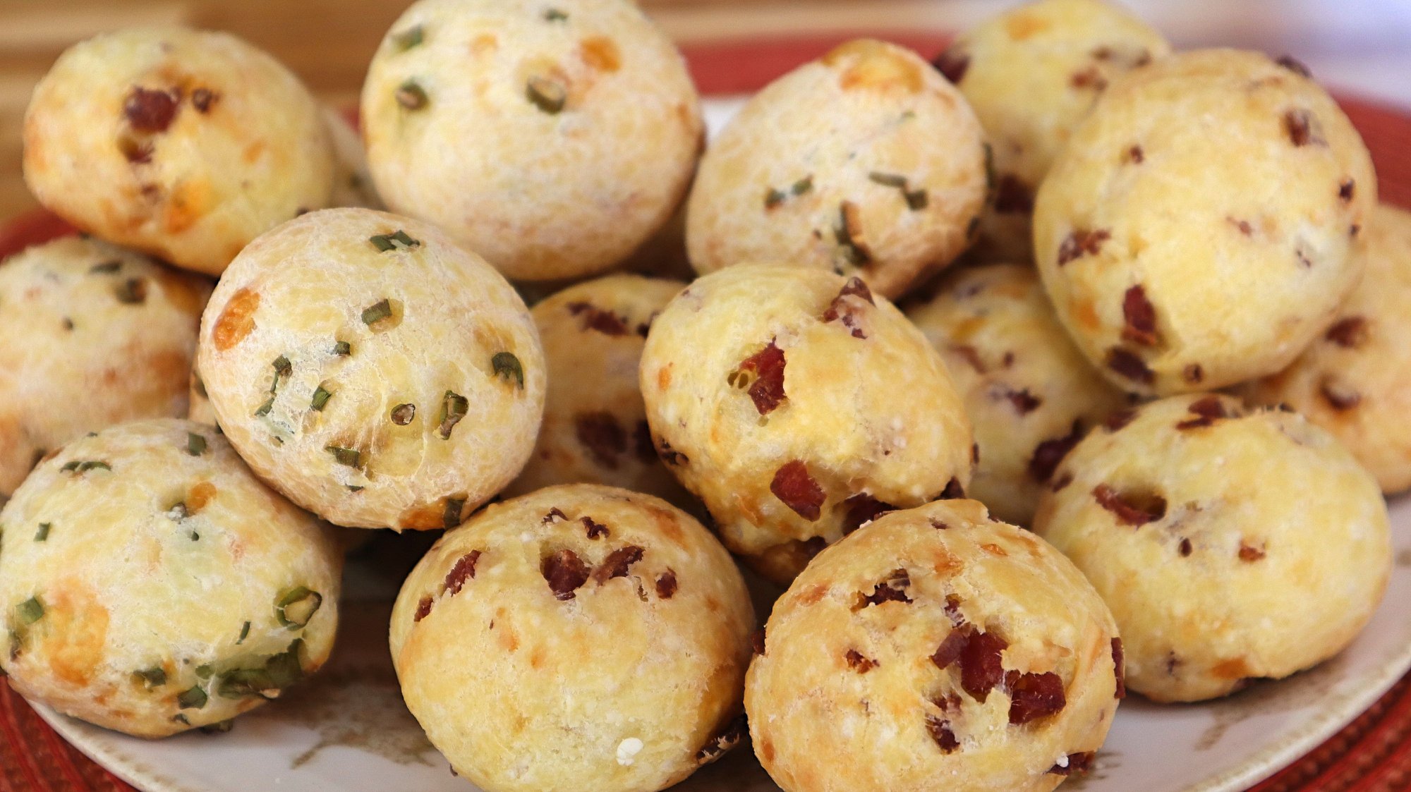 pão de queijo com calabresa