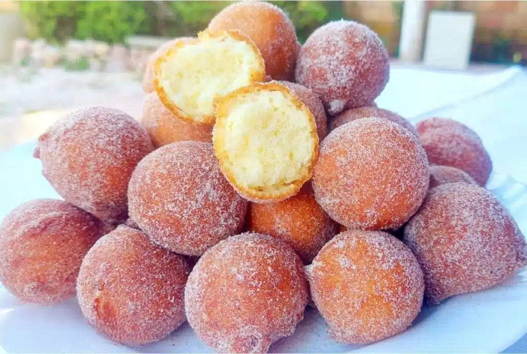 Bolinhos de chuva com vinagre, fácil e saboroso