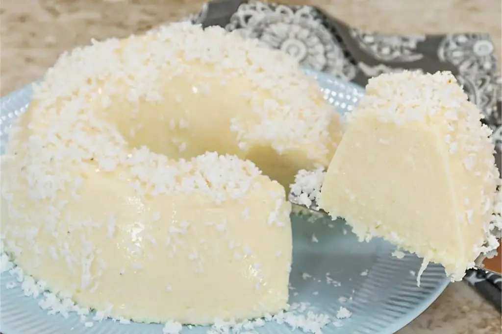 Pudim de coco bem simples, só bater e levar para a geladeira