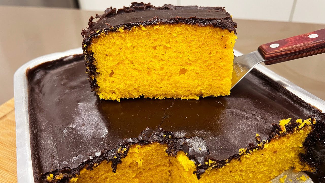 Bolo de cenoura fofíssimo com casquinha de chocolate