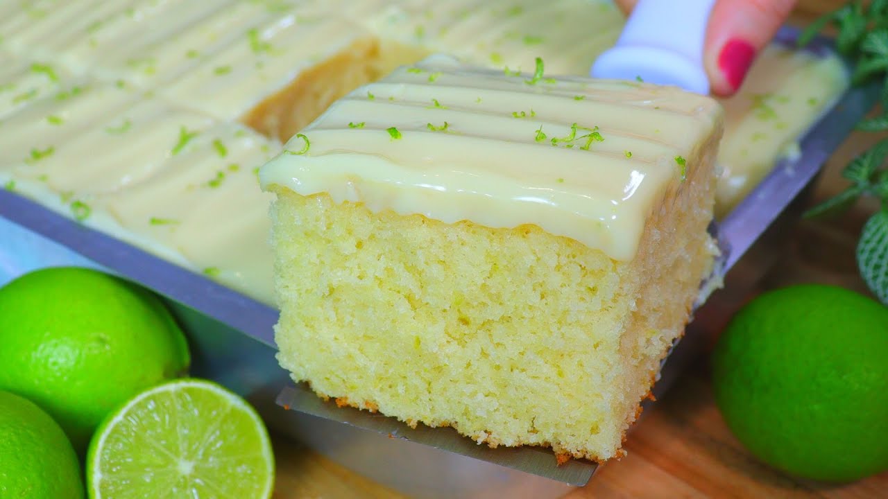 Bolo de limão de liquidificador tão leve e fofinho que desmancha na boca